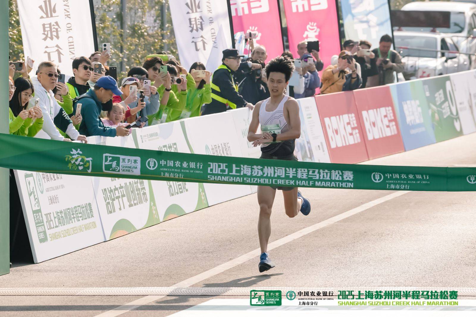 包含半程马拉松选手轻松得胜破纪录的词条 包含半程马拉松选手轻松得胜破纪录的词条