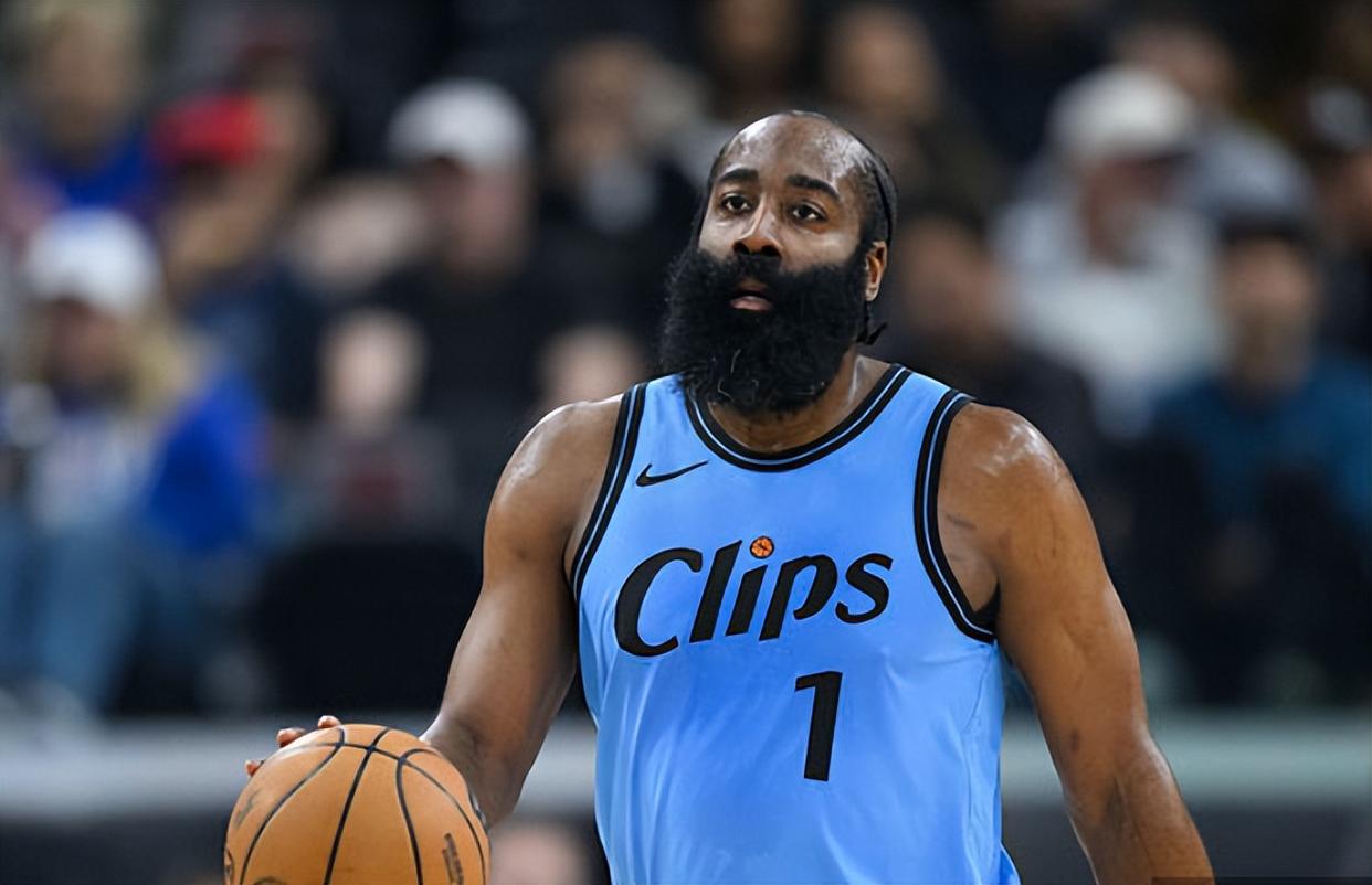 快船外线手感极佳,大胜对手 快船外线手感极佳,大胜对手