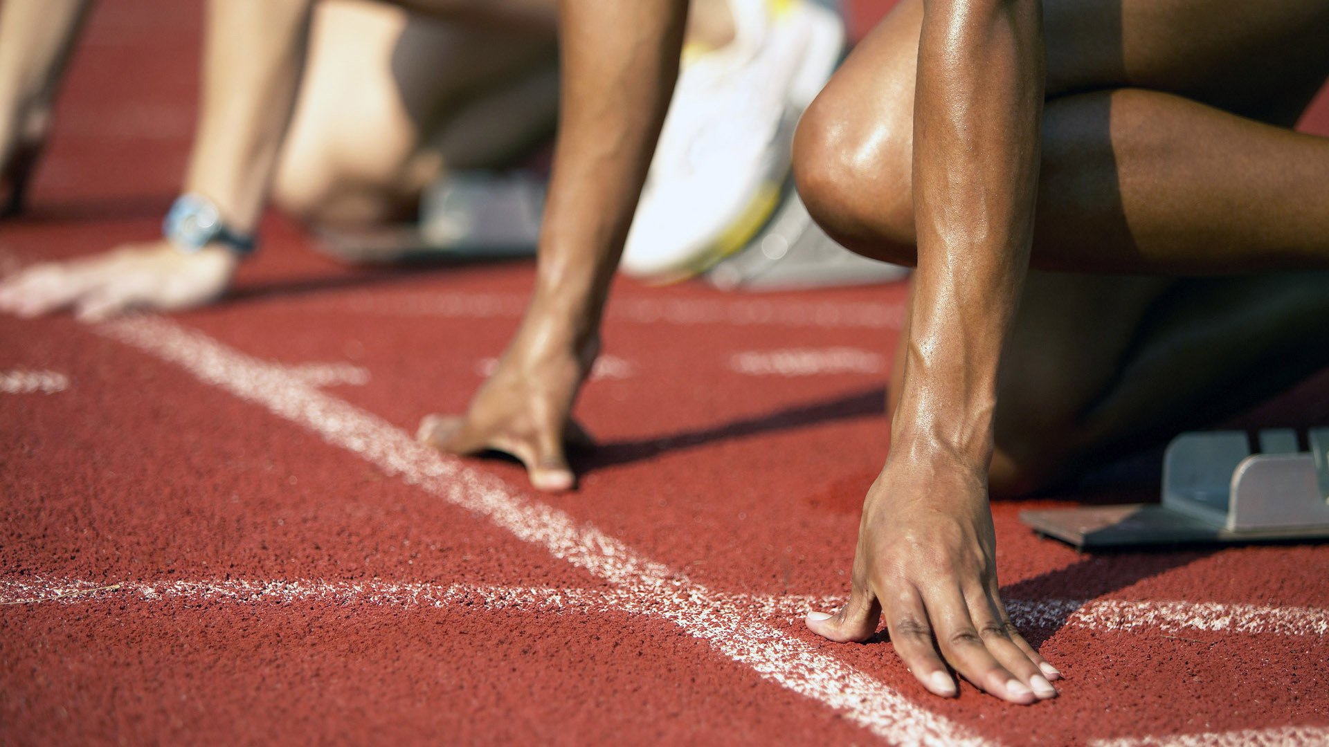 黑白直播体育-双线激战，英超争冠白热化，尼克斯绝杀76人铸就经典