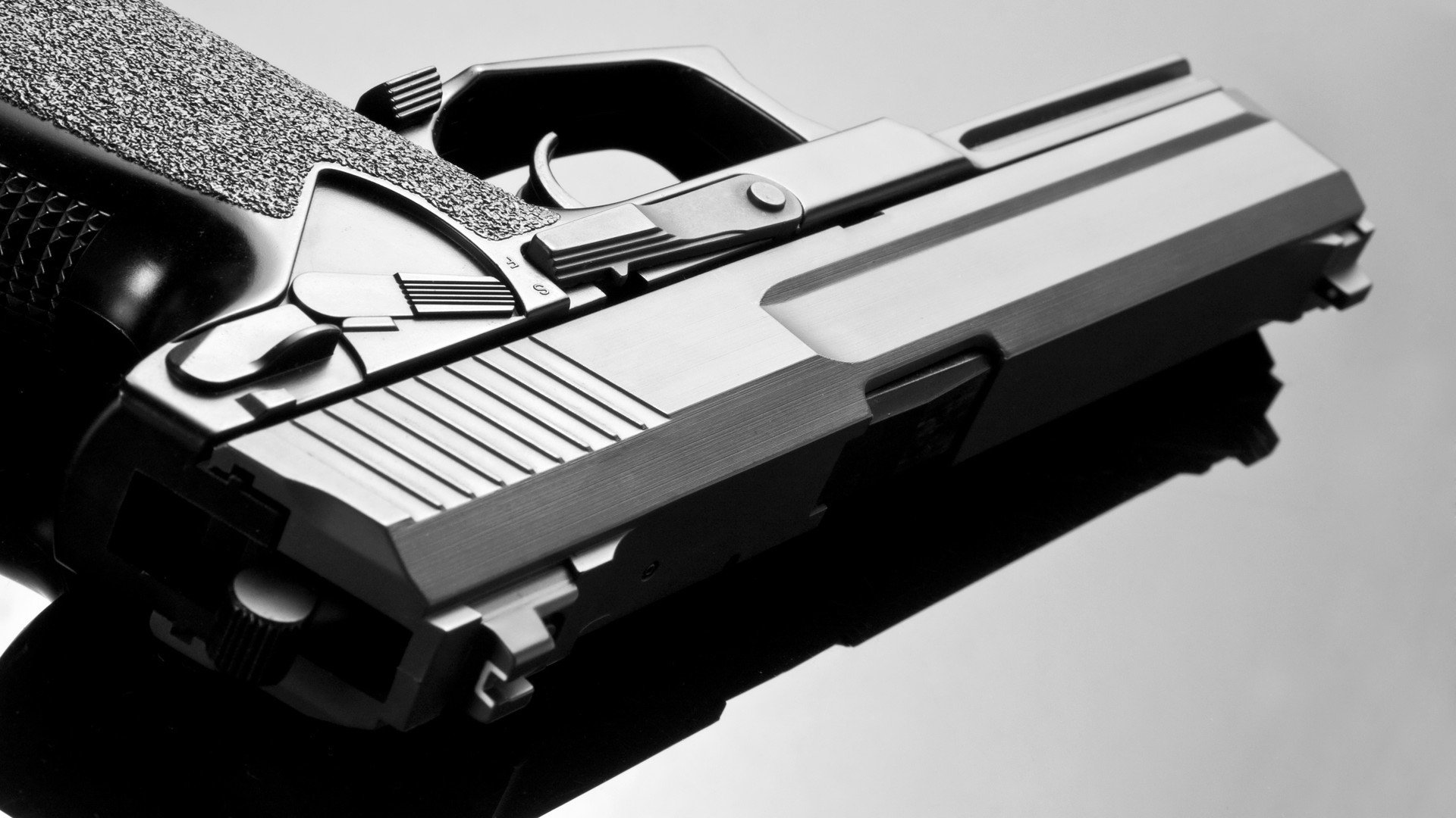 黑白直播免费体育直播-格纳布里逆境觉醒，拜仁慕尼黑碾压国际米兰奏响欧冠强音